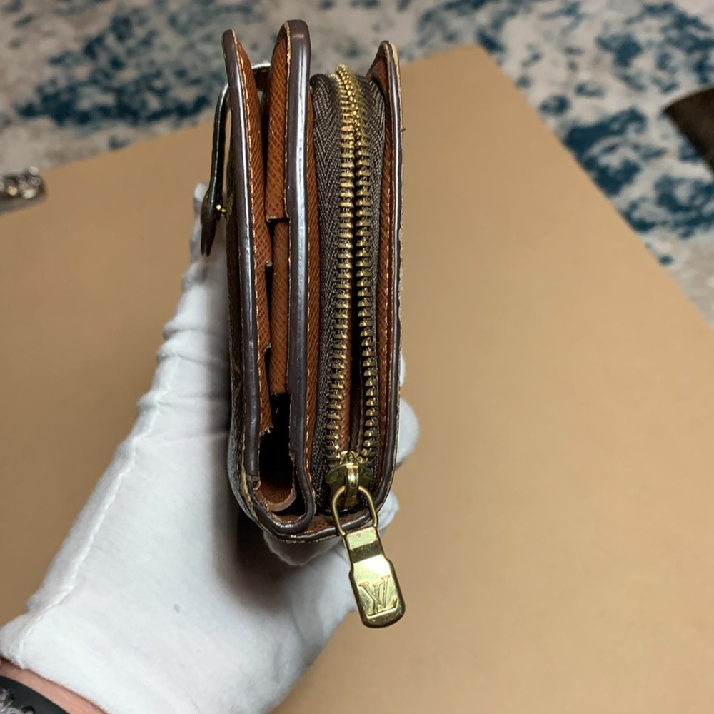 SOLD - Authentic LOUIS VUITTON Compact Zip Bi-Fold Monogram Wallet - Picture 9 of 15